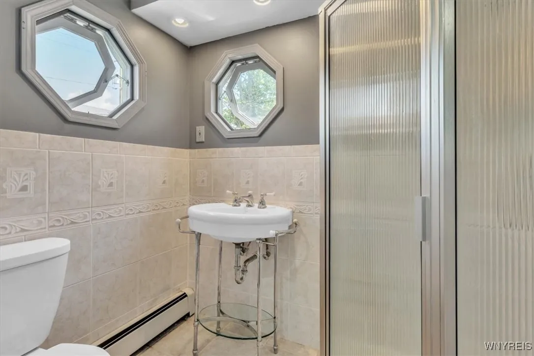 1st floor bathroom

