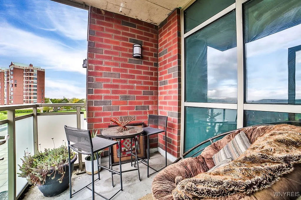 132 Lakefront Boulevard 204, Buffalo, New York 142, Buffalo, New York 14202, 1 Bedroom Bedrooms, 4 Rooms Rooms,1 BathroomBathrooms,Residential Lease,For Rent,132 Lakefront Boulevard 204, Buffalo, New York 142,B1626188