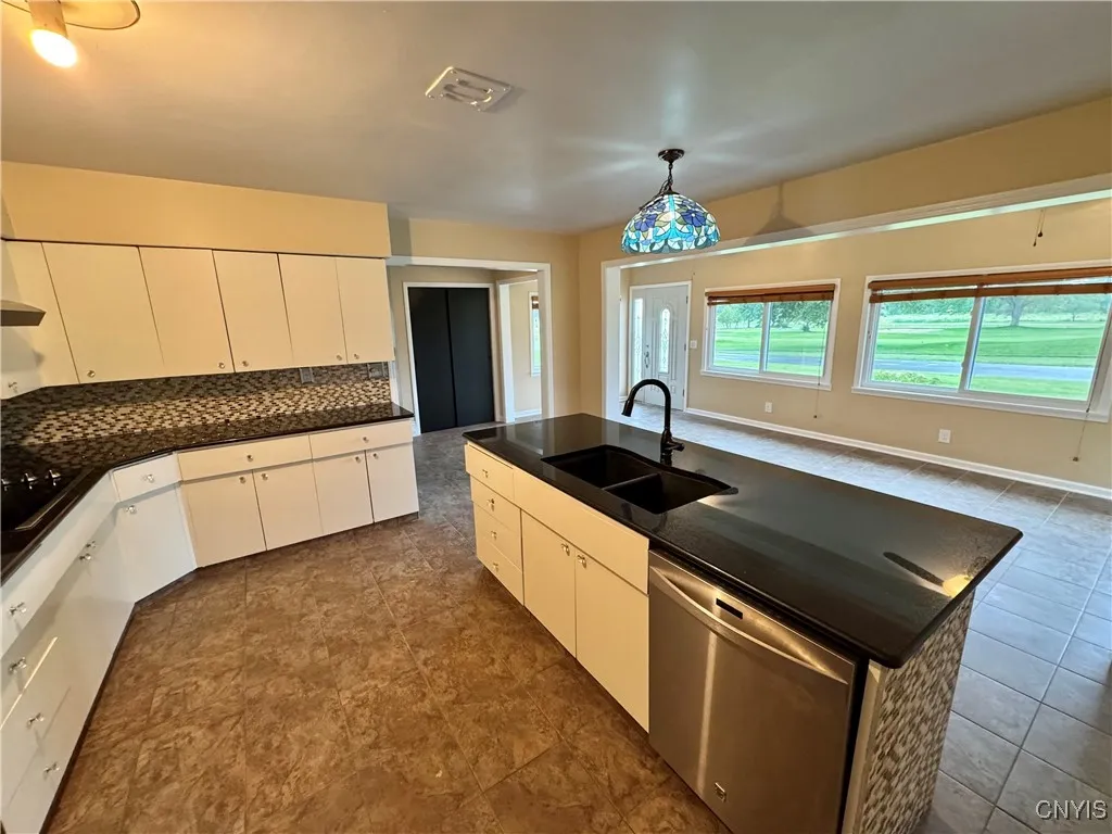 8810 Seneca Avenue, Cicero, New York 13039, Cicero, New York 13039, 3 Bedrooms Bedrooms, 10 Rooms Rooms,2 BathroomsBathrooms,Residential Lease,For Rent,8810 Seneca Avenue, Cicero, New York 13039,S1626238