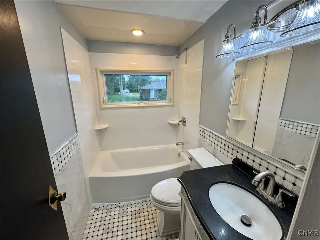 8810 Seneca Avenue, Cicero, New York 13039, Cicero, New York 13039, 3 Bedrooms Bedrooms, 10 Rooms Rooms,2 BathroomsBathrooms,Residential Lease,For Rent,8810 Seneca Avenue, Cicero, New York 13039,S1626238