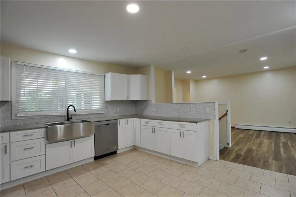 15 Greenvalley Drive, Big Flats, New York 14814, Big Flats, New York 14814, 4 Bedrooms Bedrooms, 9 Rooms Rooms,2 BathroomsBathrooms,Residential Lease,For Rent,15 Greenvalley Drive, Big Flats, New York 14814,R1626225