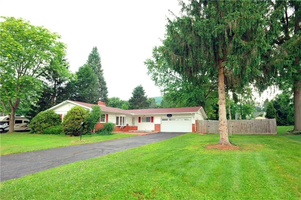 15 Greenvalley Drive, Big Flats, New York 14814, Big Flats, New York 14814, 4 Bedrooms Bedrooms, 9 Rooms Rooms,2 BathroomsBathrooms,Residential Lease,For Rent,15 Greenvalley Drive, Big Flats, New York 14814,R1626225