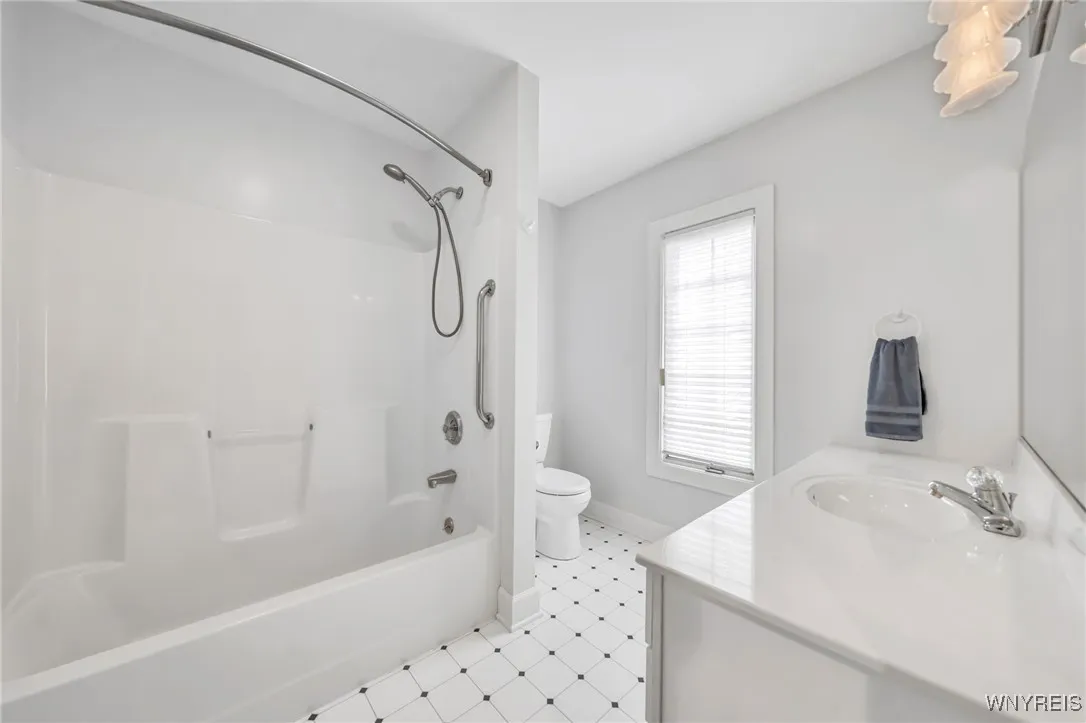 7149 Pendale Circle, Pendleton, New York 14120, Pendleton, New York 14120, 3 Bedrooms Bedrooms, 8 Rooms Rooms,2 BathroomsBathrooms,Residential,Closed,7149 Pendale Circle, Pendleton, New York 14120,0,B1624279