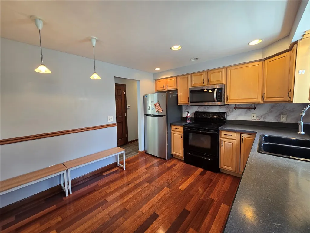 237 Countess Drive, Henrietta, New York 14586, Henrietta, New York 14586, 3 Bedrooms Bedrooms, 6 Rooms Rooms,2 BathroomsBathrooms,Residential Lease,For Rent,237 Countess Drive, Henrietta, New York 14586,R1626252