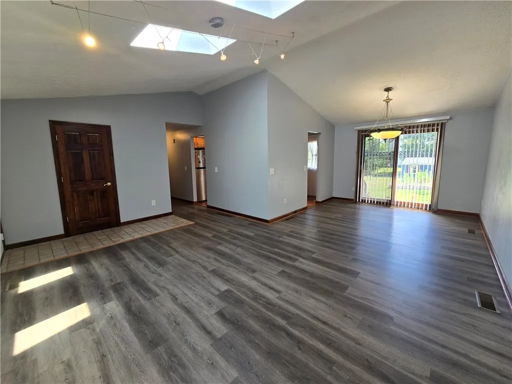 237 Countess Drive, Henrietta, New York 14586, Henrietta, New York 14586, 3 Bedrooms Bedrooms, 6 Rooms Rooms,2 BathroomsBathrooms,Residential Lease,For Rent,237 Countess Drive, Henrietta, New York 14586,R1626252