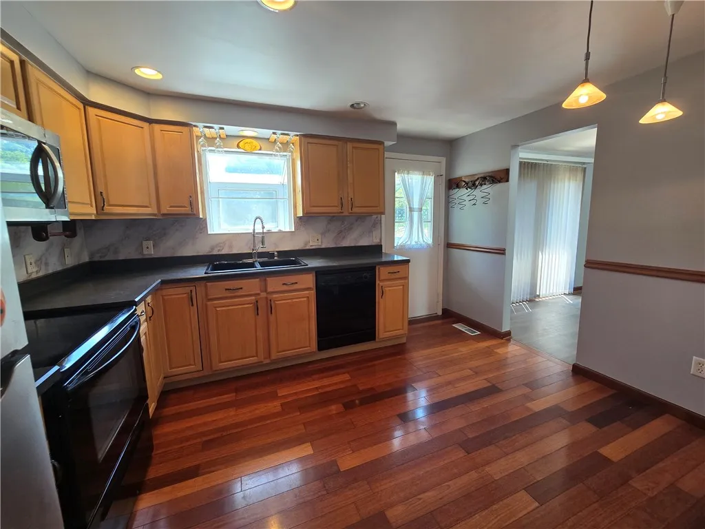 237 Countess Drive, Henrietta, New York 14586, Henrietta, New York 14586, 3 Bedrooms Bedrooms, 6 Rooms Rooms,2 BathroomsBathrooms,Residential Lease,For Rent,237 Countess Drive, Henrietta, New York 14586,R1626252