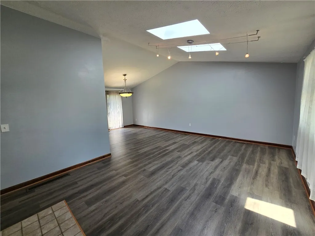 237 Countess Drive, Henrietta, New York 14586, Henrietta, New York 14586, 3 Bedrooms Bedrooms, 6 Rooms Rooms,2 BathroomsBathrooms,Residential Lease,For Rent,237 Countess Drive, Henrietta, New York 14586,R1626252