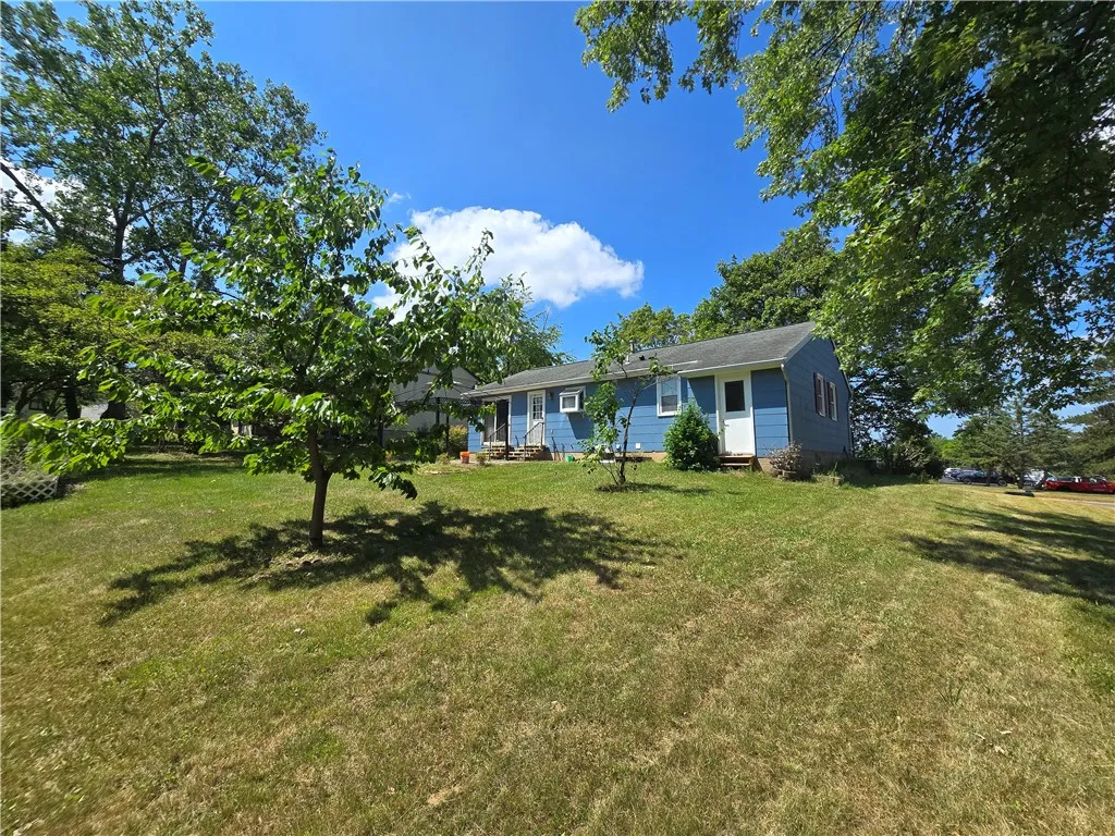 237 Countess Drive, Henrietta, New York 14586, Henrietta, New York 14586, 3 Bedrooms Bedrooms, 6 Rooms Rooms,2 BathroomsBathrooms,Residential Lease,For Rent,237 Countess Drive, Henrietta, New York 14586,R1626252