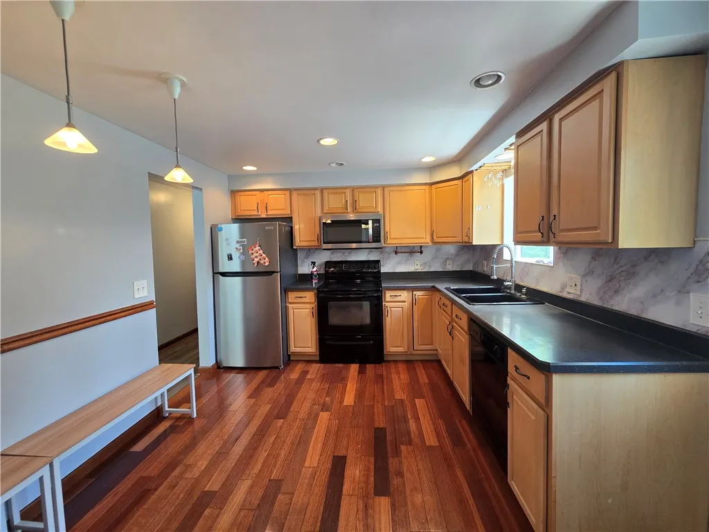 237 Countess Drive, Henrietta, New York 14586, Henrietta, New York 14586, 3 Bedrooms Bedrooms, 6 Rooms Rooms,2 BathroomsBathrooms,Residential Lease,For Rent,237 Countess Drive, Henrietta, New York 14586,R1626252