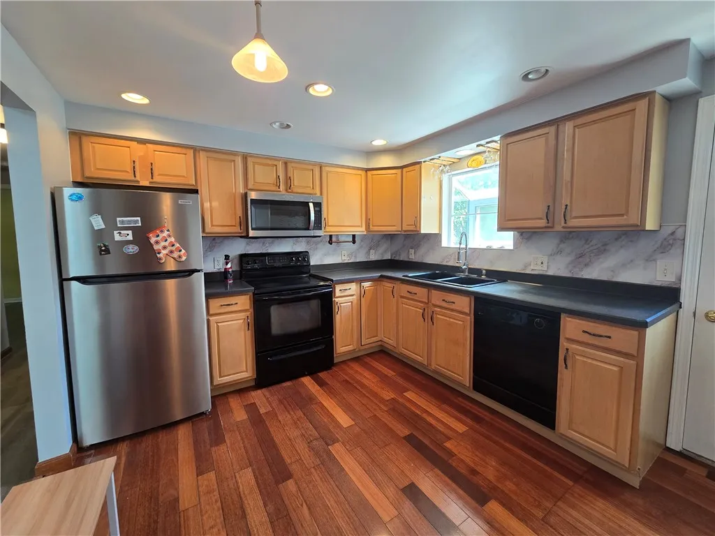 237 Countess Drive, Henrietta, New York 14586, Henrietta, New York 14586, 3 Bedrooms Bedrooms, 6 Rooms Rooms,2 BathroomsBathrooms,Residential Lease,For Rent,237 Countess Drive, Henrietta, New York 14586,R1626252