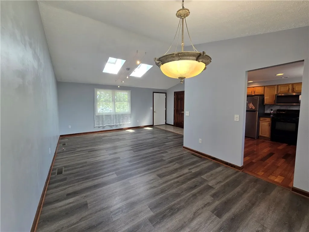 237 Countess Drive, Henrietta, New York 14586, Henrietta, New York 14586, 3 Bedrooms Bedrooms, 6 Rooms Rooms,2 BathroomsBathrooms,Residential Lease,For Rent,237 Countess Drive, Henrietta, New York 14586,R1626252