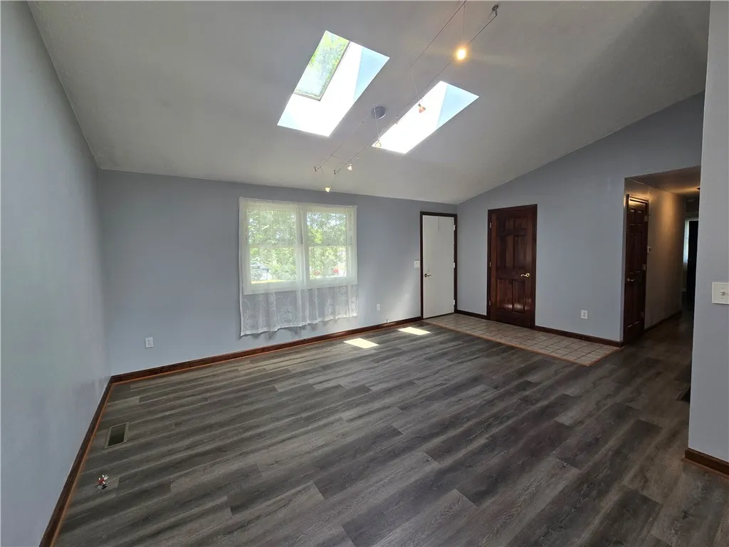 237 Countess Drive, Henrietta, New York 14586, Henrietta, New York 14586, 3 Bedrooms Bedrooms, 6 Rooms Rooms,2 BathroomsBathrooms,Residential Lease,For Rent,237 Countess Drive, Henrietta, New York 14586,R1626252
