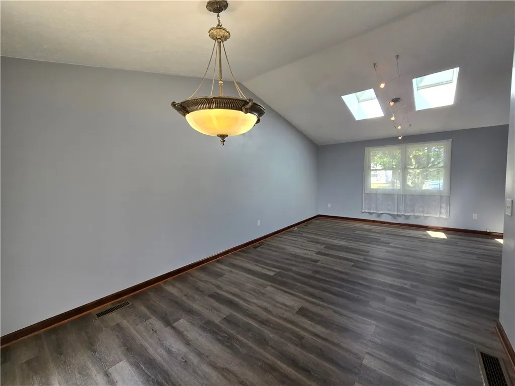 237 Countess Drive, Henrietta, New York 14586, Henrietta, New York 14586, 3 Bedrooms Bedrooms, 6 Rooms Rooms,2 BathroomsBathrooms,Residential Lease,For Rent,237 Countess Drive, Henrietta, New York 14586,R1626252