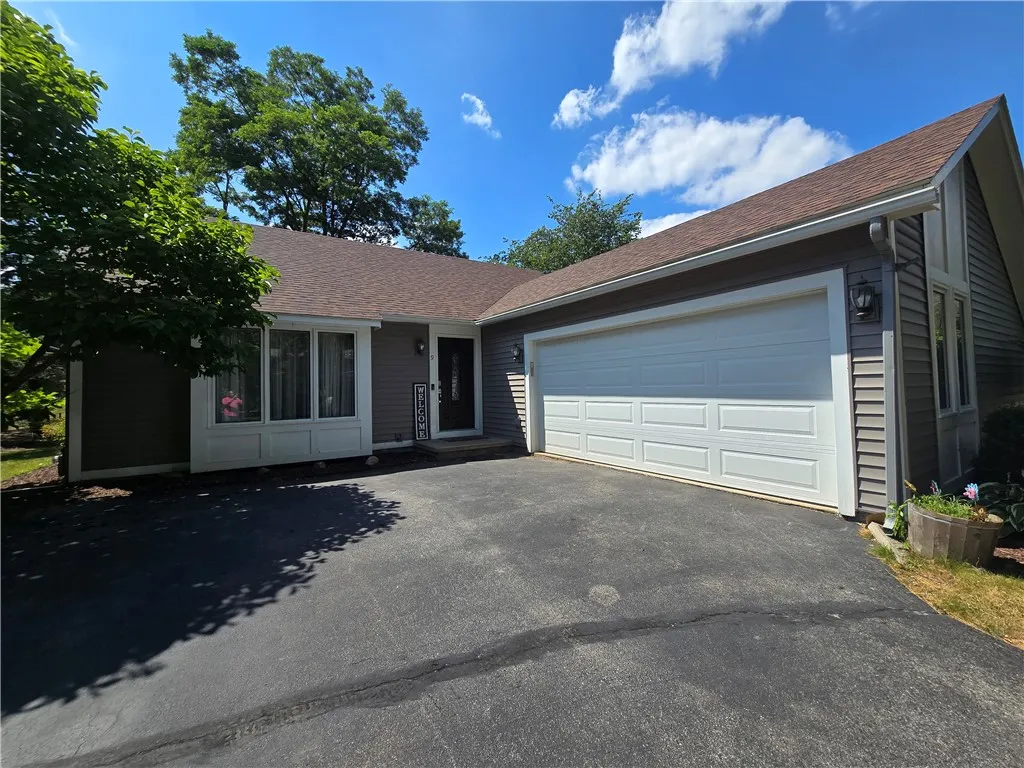9 Hepatica Lane, Henrietta, New York 14586, Henrietta, New York 14586, 3 Bedrooms Bedrooms, 6 Rooms Rooms,1 BathroomBathrooms,Residential Lease,For Rent,9 Hepatica Lane, Henrietta, New York 14586,R1626262
