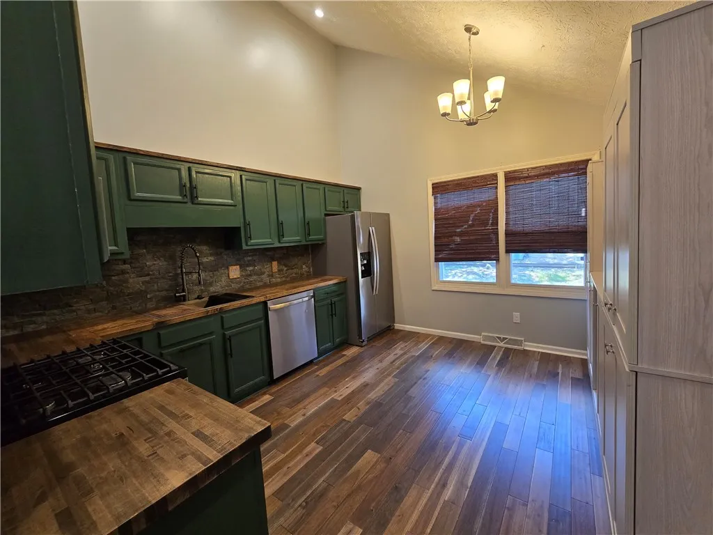 9 Hepatica Lane, Henrietta, New York 14586, Henrietta, New York 14586, 3 Bedrooms Bedrooms, 6 Rooms Rooms,1 BathroomBathrooms,Residential Lease,For Rent,9 Hepatica Lane, Henrietta, New York 14586,R1626262
