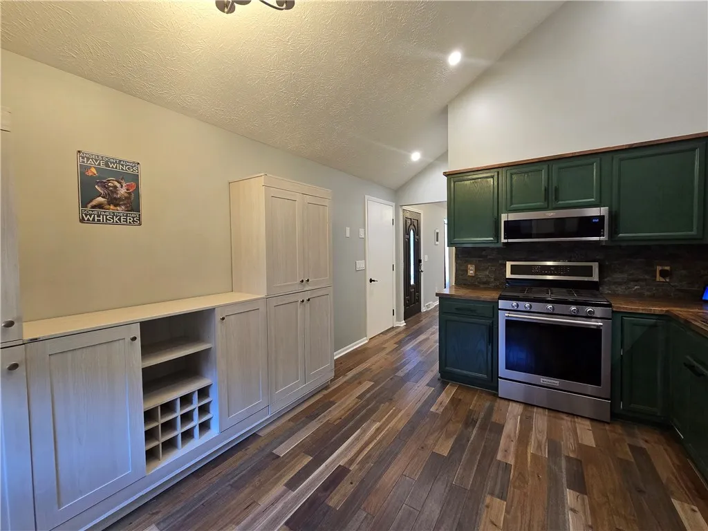 9 Hepatica Lane, Henrietta, New York 14586, Henrietta, New York 14586, 3 Bedrooms Bedrooms, 6 Rooms Rooms,1 BathroomBathrooms,Residential Lease,For Rent,9 Hepatica Lane, Henrietta, New York 14586,R1626262