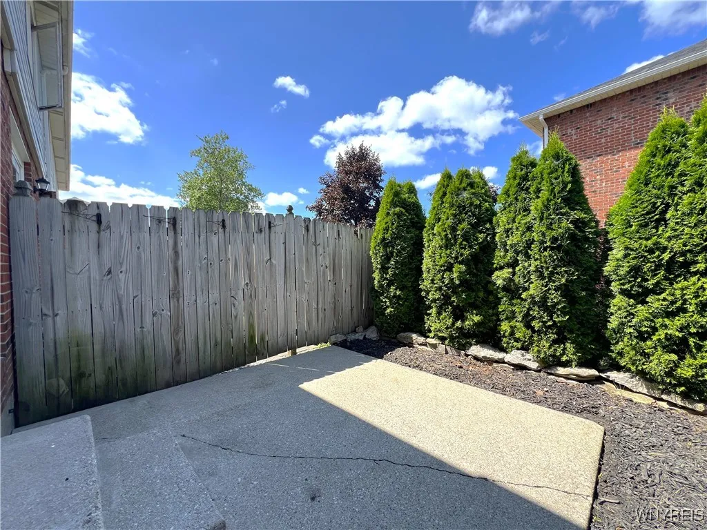 5 The Courtyards, Amherst, New York 14221, Amherst, New York 14221, 2 Bedrooms Bedrooms, 6 Rooms Rooms,1 BathroomBathrooms,Residential,For Sale,5 The Courtyards, Amherst, New York 14221,B1623133