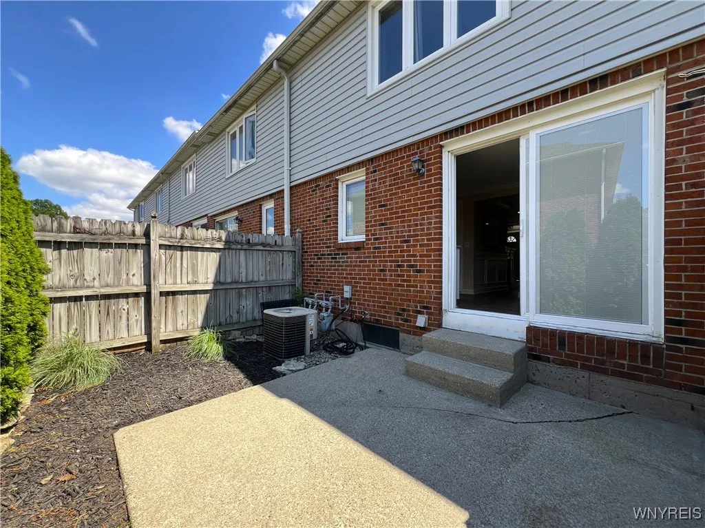 5 The Courtyards, Amherst, New York 14221, Amherst, New York 14221, 2 Bedrooms Bedrooms, 6 Rooms Rooms,1 BathroomBathrooms,Residential,For Sale,5 The Courtyards, Amherst, New York 14221,B1623133