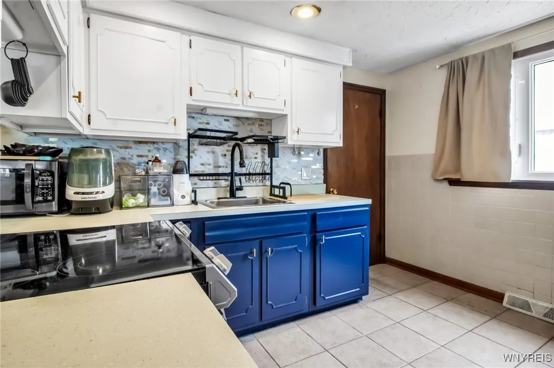 94 Saint Boniface Road, Cheektowaga, New York 1422, Cheektowaga, New York 14225, 3 Bedrooms Bedrooms, 5 Rooms Rooms,1 BathroomBathrooms,Residential,Closed,94 Saint Boniface Road, Cheektowaga, New York 1422,0,B1626014