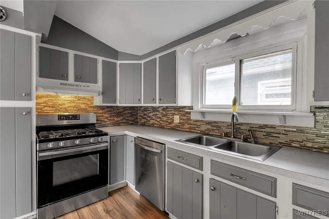 72 Glor Street, Buffalo, New York 14207, Buffalo, New York 14207, 3 Bedrooms Bedrooms, 6 Rooms Rooms,1 BathroomBathrooms,Residential,Closed,72 Glor Street, Buffalo, New York 14207,0,B1625759