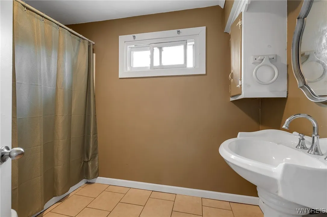 72 Glor Street, Buffalo, New York 14207, Buffalo, New York 14207, 3 Bedrooms Bedrooms, 6 Rooms Rooms,1 BathroomBathrooms,Residential,Closed,72 Glor Street, Buffalo, New York 14207,0,B1625759