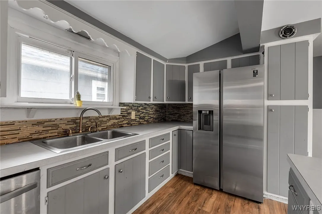 72 Glor Street, Buffalo, New York 14207, Buffalo, New York 14207, 3 Bedrooms Bedrooms, 6 Rooms Rooms,1 BathroomBathrooms,Residential,Closed,72 Glor Street, Buffalo, New York 14207,0,B1625759