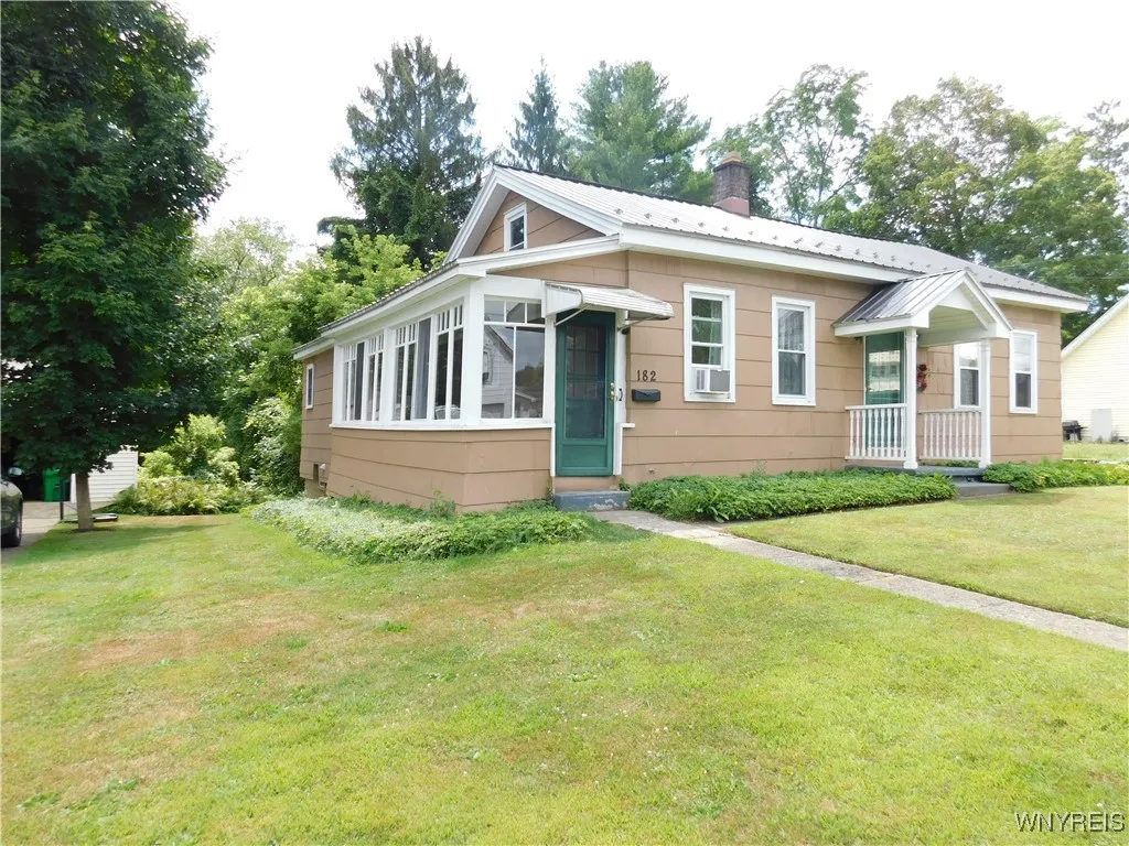 182 Woodward Avenue, Concord, New York 14141, Concord, New York 14141, 2 Bedrooms Bedrooms, 7 Rooms Rooms,2 BathroomsBathrooms,Residential,Closed,182 Woodward Avenue, Concord, New York 14141,0,B1625905