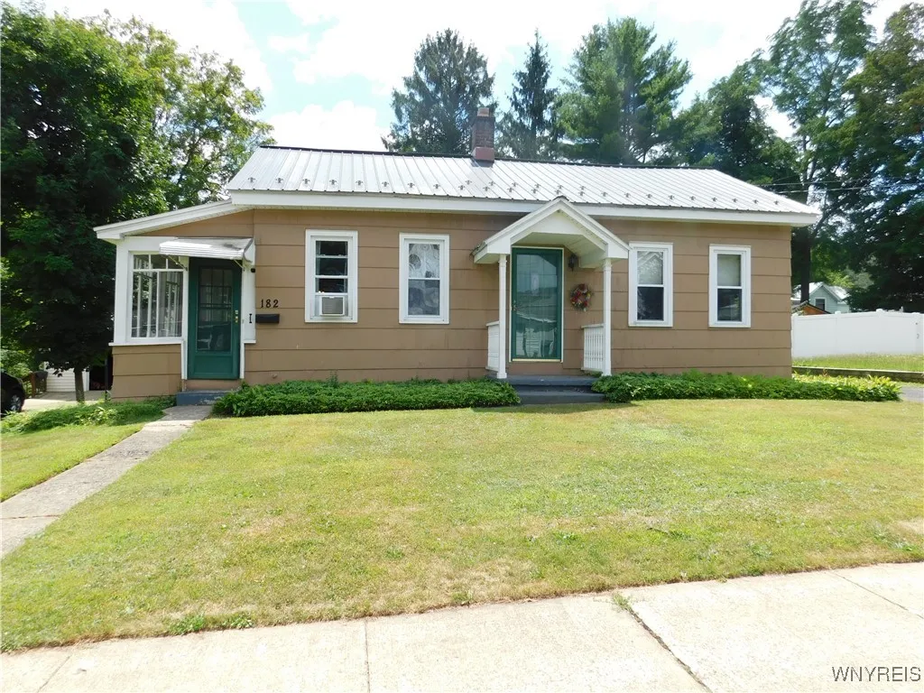 182 Woodward Avenue, Concord, New York 14141, Concord, New York 14141, 2 Bedrooms Bedrooms, 7 Rooms Rooms,2 BathroomsBathrooms,Residential,Closed,182 Woodward Avenue, Concord, New York 14141,0,B1625905