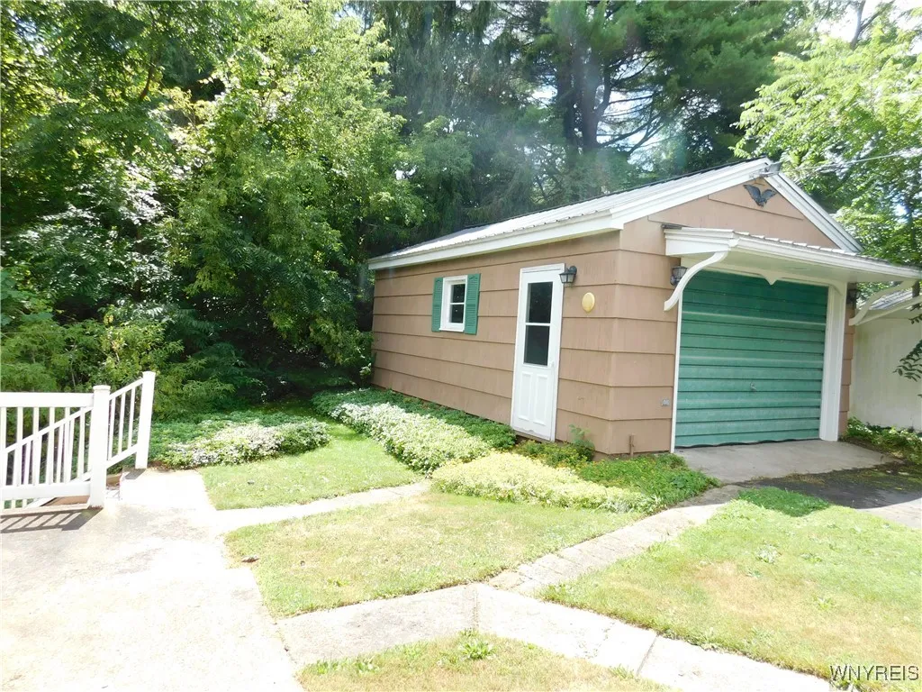 182 Woodward Avenue, Concord, New York 14141, Concord, New York 14141, 2 Bedrooms Bedrooms, 7 Rooms Rooms,2 BathroomsBathrooms,Residential,Closed,182 Woodward Avenue, Concord, New York 14141,0,B1625905