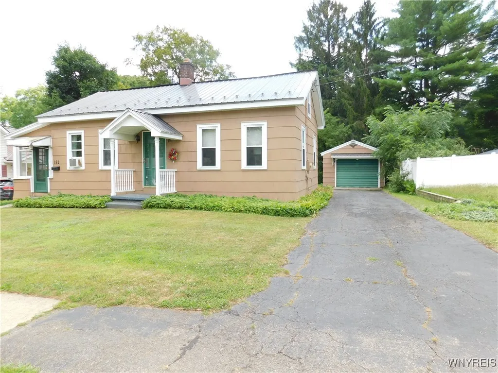 182 Woodward Avenue, Concord, New York 14141, Concord, New York 14141, 2 Bedrooms Bedrooms, 7 Rooms Rooms,2 BathroomsBathrooms,Residential,Closed,182 Woodward Avenue, Concord, New York 14141,0,B1625905