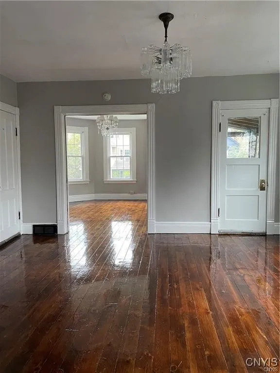 347 Douglas Street 47, Syracuse, New York 13203, Syracuse, New York 13203, 1 Bedroom Bedrooms, 5 Rooms Rooms,1 BathroomBathrooms,Residential Lease,For Rent,347 Douglas Street 47, Syracuse, New York 13203,S1626314