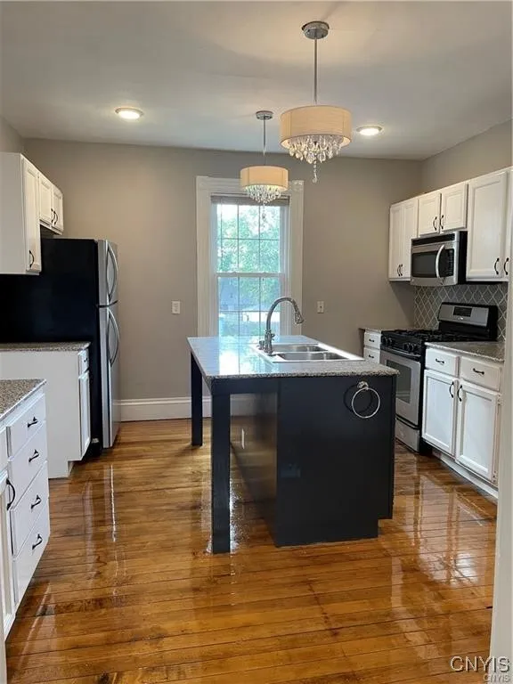 347 Douglas Street 47, Syracuse, New York 13203, Syracuse, New York 13203, 1 Bedroom Bedrooms, 5 Rooms Rooms,1 BathroomBathrooms,Residential Lease,For Rent,347 Douglas Street 47, Syracuse, New York 13203,S1626314