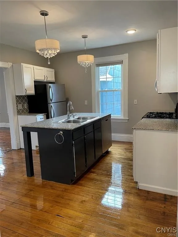 347 Douglas Street 47, Syracuse, New York 13203, Syracuse, New York 13203, 1 Bedroom Bedrooms, 5 Rooms Rooms,1 BathroomBathrooms,Residential Lease,For Rent,347 Douglas Street 47, Syracuse, New York 13203,S1626314