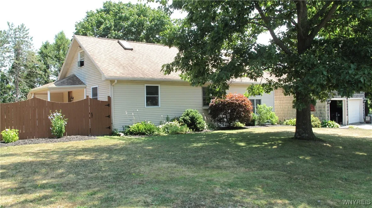 9675 Colby Road, Darien, New York 14036, Darien, New York 14036, 4 Bedrooms Bedrooms, 7 Rooms Rooms,2 BathroomsBathrooms,Residential,Closed,9675 Colby Road, Darien, New York 14036,0,B1626230