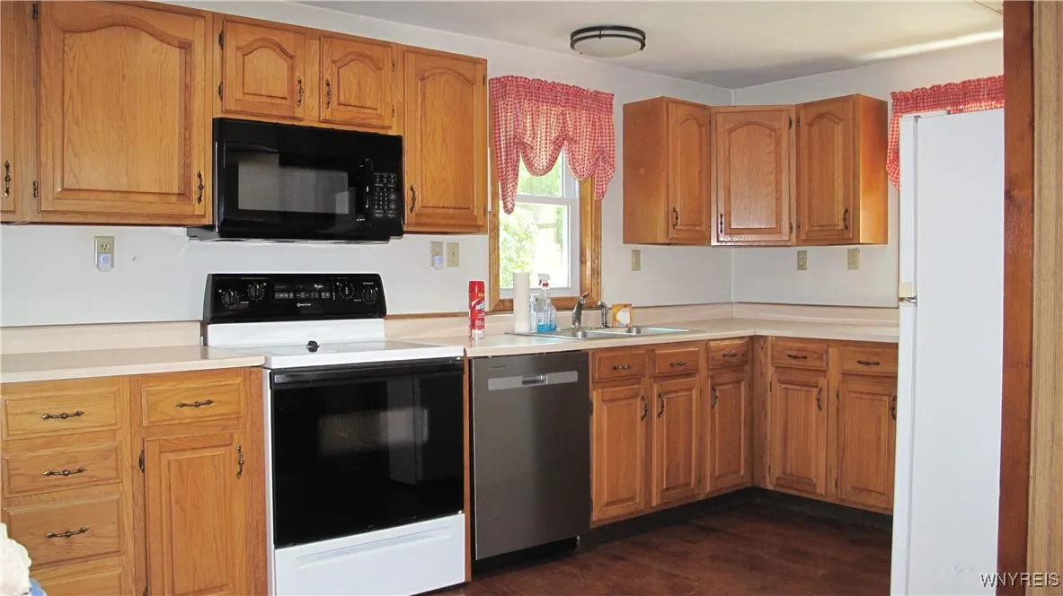 9675 Colby Road, Darien, New York 14036, Darien, New York 14036, 4 Bedrooms Bedrooms, 7 Rooms Rooms,2 BathroomsBathrooms,Residential,Closed,9675 Colby Road, Darien, New York 14036,0,B1626230