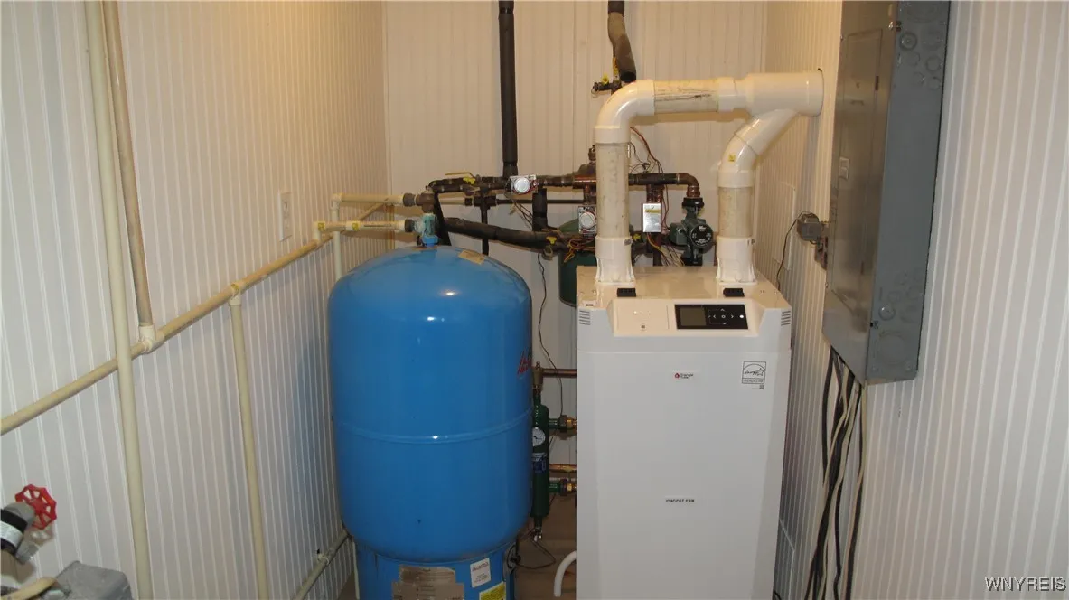 9675 Colby Road, Darien, New York 14036, Darien, New York 14036, 4 Bedrooms Bedrooms, 7 Rooms Rooms,2 BathroomsBathrooms,Residential,Closed,9675 Colby Road, Darien, New York 14036,0,B1626230