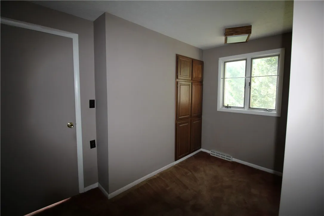small room between front room and bathroom
