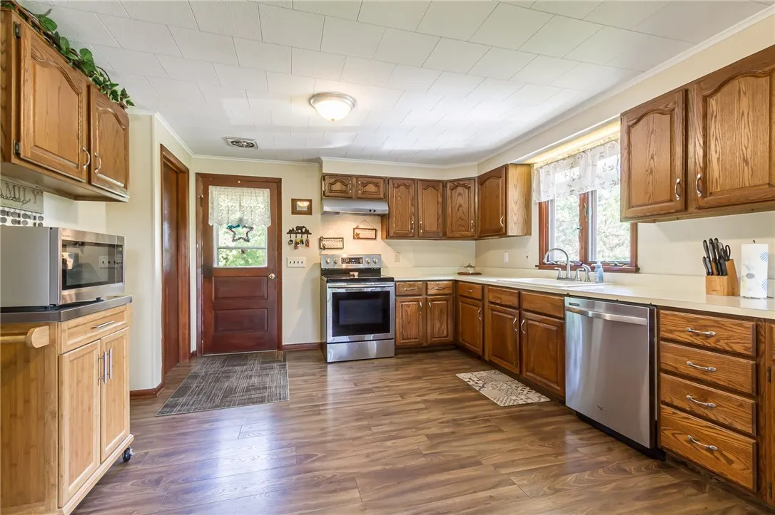 8632 State Route 5 And 20, West Bloomfield, New Yo, West Bloomfield, New York 14469, 3 Bedrooms Bedrooms, 8 Rooms Rooms,1 BathroomBathrooms,Residential,Closed,8632 State Route 5 And 20, West Bloomfield, New Yo,0,R1625961