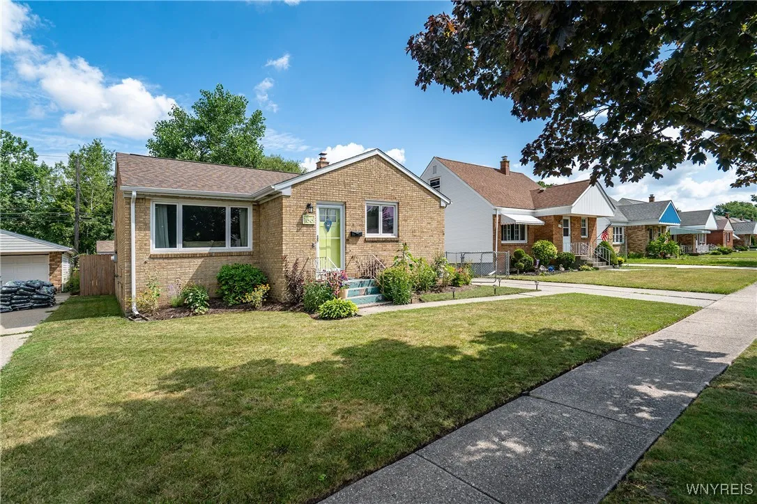 166 Mcnaughton Avenue, Cheektowaga, New York 14225, Cheektowaga, New York 14225, 3 Bedrooms Bedrooms, 5 Rooms Rooms,2 BathroomsBathrooms,Residential,Closed,166 Mcnaughton Avenue, Cheektowaga, New York 14225,0,B1626265