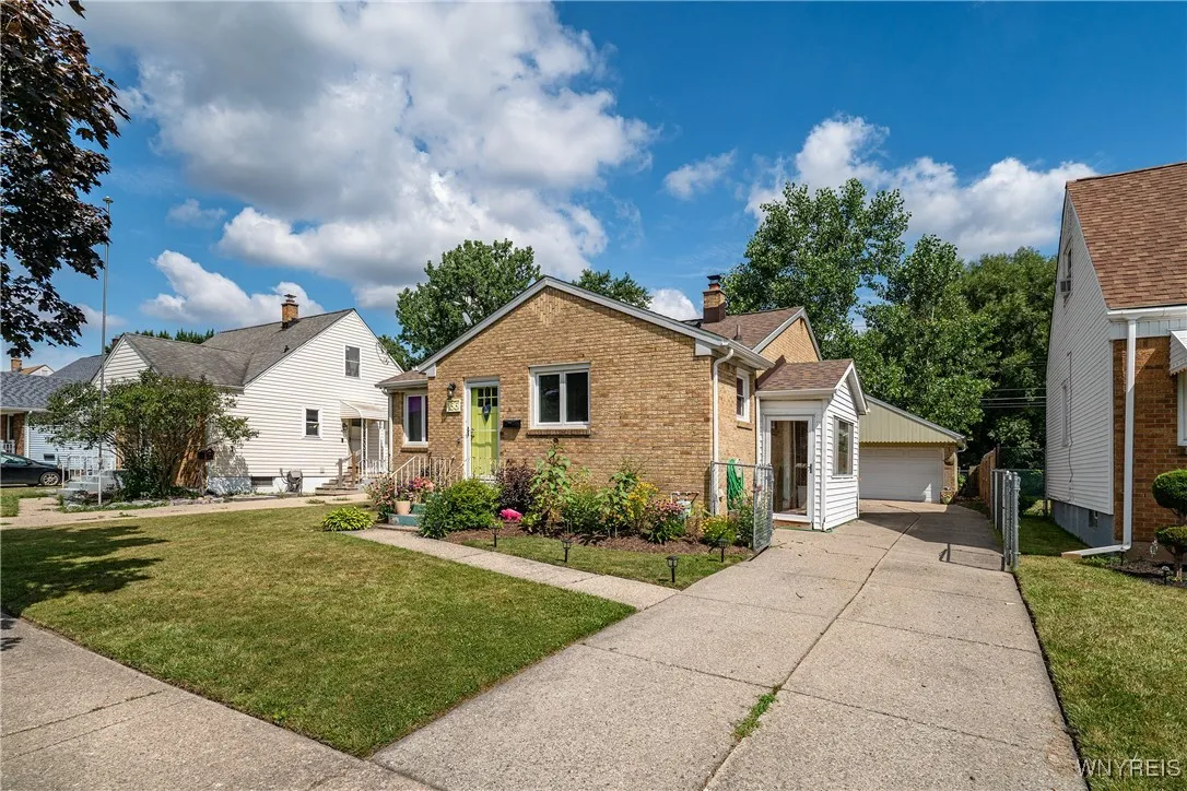 166 Mcnaughton Avenue, Cheektowaga, New York 14225, Cheektowaga, New York 14225, 3 Bedrooms Bedrooms, 5 Rooms Rooms,2 BathroomsBathrooms,Residential,Closed,166 Mcnaughton Avenue, Cheektowaga, New York 14225,0,B1626265