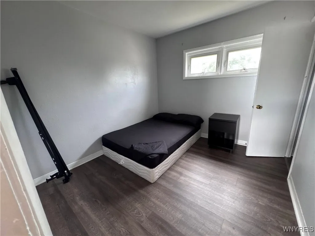 105 Wiley Place Upper, Buffalo, New York 14207, Buffalo, New York 14207, 2 Bedrooms Bedrooms, 5 Rooms Rooms,1 BathroomBathrooms,Residential Lease,For Rent,105 Wiley Place Upper, Buffalo, New York 14207,B1625454