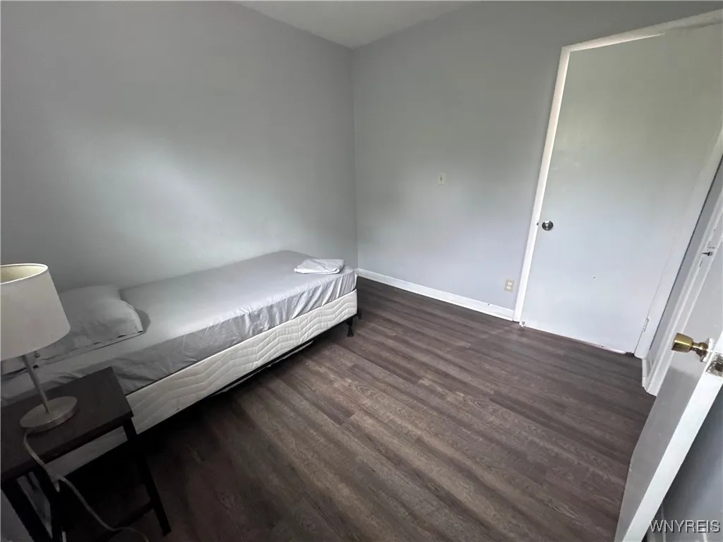 105 Wiley Place Upper, Buffalo, New York 14207, Buffalo, New York 14207, 2 Bedrooms Bedrooms, 5 Rooms Rooms,1 BathroomBathrooms,Residential Lease,For Rent,105 Wiley Place Upper, Buffalo, New York 14207,B1625454