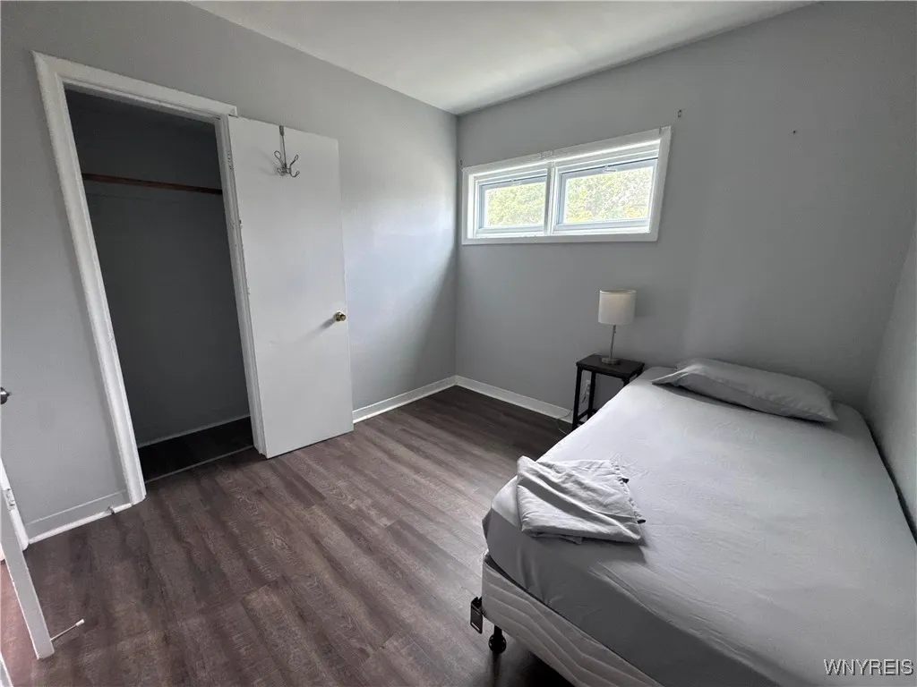 105 Wiley Place Upper, Buffalo, New York 14207, Buffalo, New York 14207, 2 Bedrooms Bedrooms, 5 Rooms Rooms,1 BathroomBathrooms,Residential Lease,For Rent,105 Wiley Place Upper, Buffalo, New York 14207,B1625454