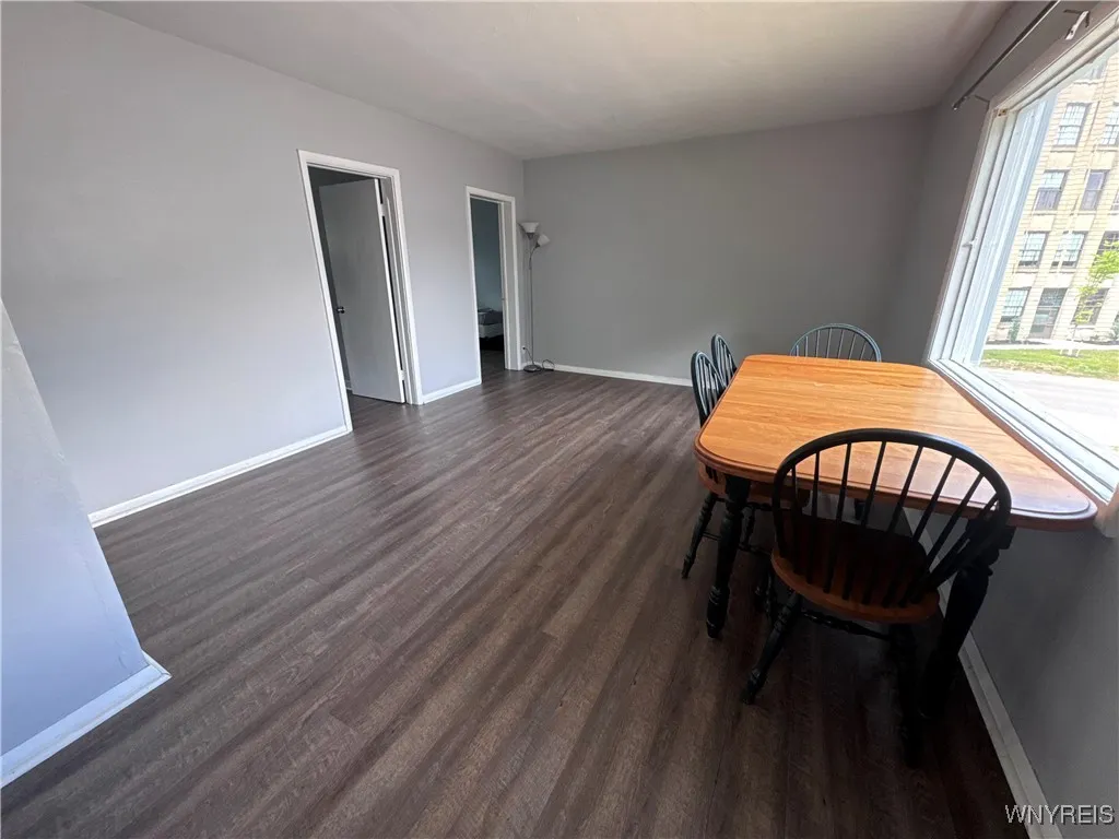 105 Wiley Place Upper, Buffalo, New York 14207, Buffalo, New York 14207, 2 Bedrooms Bedrooms, 5 Rooms Rooms,1 BathroomBathrooms,Residential Lease,For Rent,105 Wiley Place Upper, Buffalo, New York 14207,B1625454