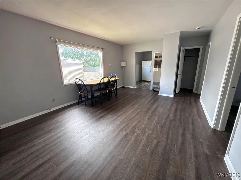 105 Wiley Place Upper, Buffalo, New York 14207, Buffalo, New York 14207, 2 Bedrooms Bedrooms, 5 Rooms Rooms,1 BathroomBathrooms,Residential Lease,For Rent,105 Wiley Place Upper, Buffalo, New York 14207,B1625454