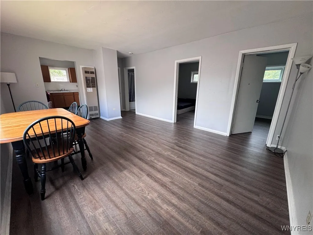 105 Wiley Place Upper, Buffalo, New York 14207, Buffalo, New York 14207, 2 Bedrooms Bedrooms, 5 Rooms Rooms,1 BathroomBathrooms,Residential Lease,For Rent,105 Wiley Place Upper, Buffalo, New York 14207,B1625454
