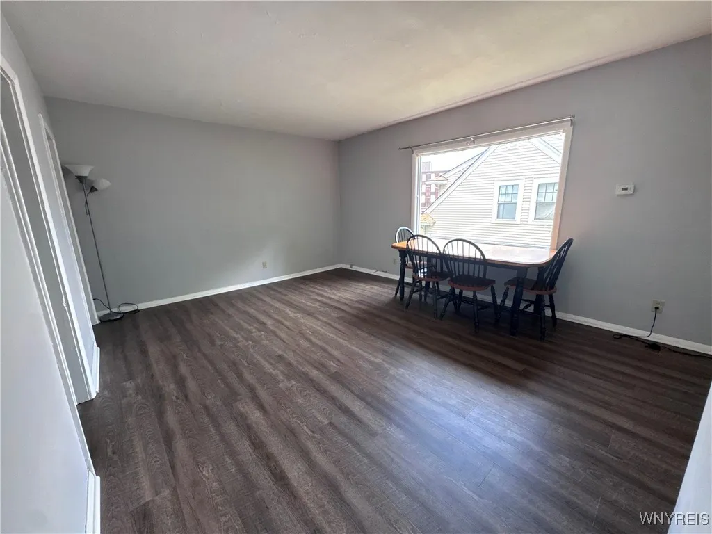 105 Wiley Place Upper, Buffalo, New York 14207, Buffalo, New York 14207, 2 Bedrooms Bedrooms, 5 Rooms Rooms,1 BathroomBathrooms,Residential Lease,For Rent,105 Wiley Place Upper, Buffalo, New York 14207,B1625454