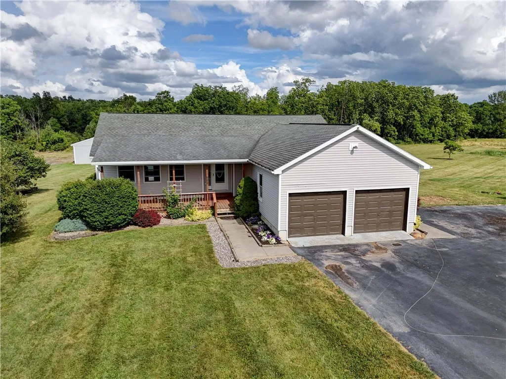 681 State Route 364, Middlesex, New York 14507, Middlesex, New York 14507, 3 Bedrooms Bedrooms, 13 Rooms Rooms,2 BathroomsBathrooms,Residential,Closed,681 State Route 364, Middlesex, New York 14507,0,R1625498