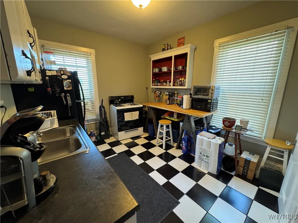 180 Richmond Avenue 3, Buffalo, New York 14222, Buffalo, New York 14222, 1 Bedroom Bedrooms, 4 Rooms Rooms,1 BathroomBathrooms,Residential Lease,For Rent,180 Richmond Avenue 3, Buffalo, New York 14222,B1624840