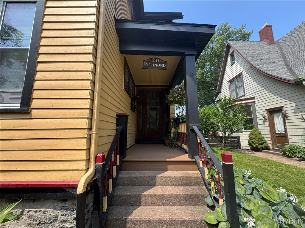 180 Richmond Avenue 3, Buffalo, New York 14222, Buffalo, New York 14222, 1 Bedroom Bedrooms, 4 Rooms Rooms,1 BathroomBathrooms,Residential Lease,For Rent,180 Richmond Avenue 3, Buffalo, New York 14222,B1624840